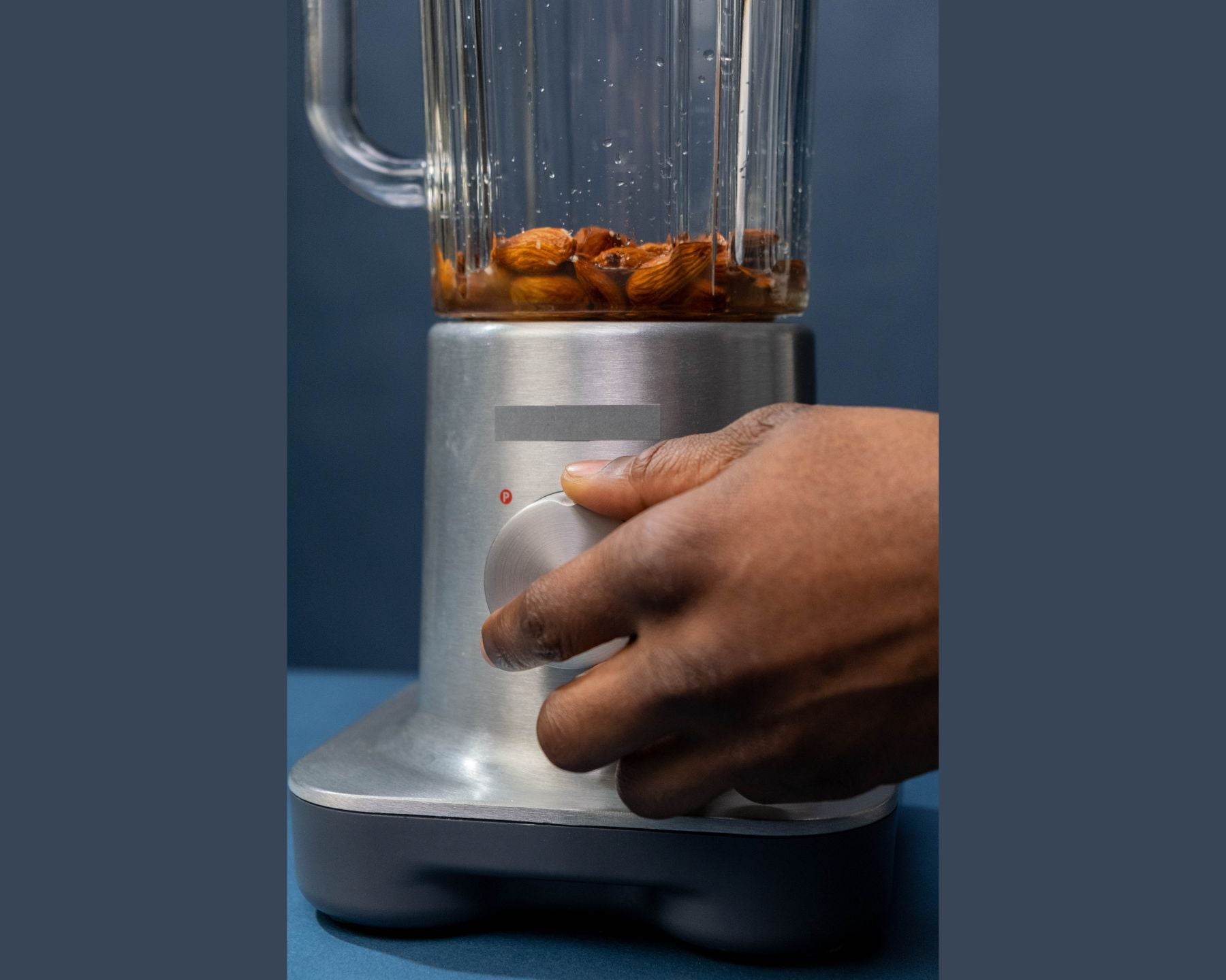 Qual marca de liquidificador é mais eficiente em termos de consumo de energia: Britânia ou Mondial?