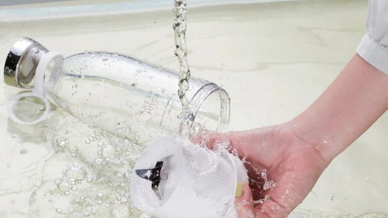 Pode molhar o mini liquidificador portátil