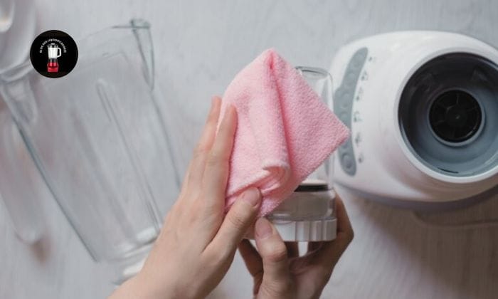 Como limpar corretamente um liquidificador potente e silencioso