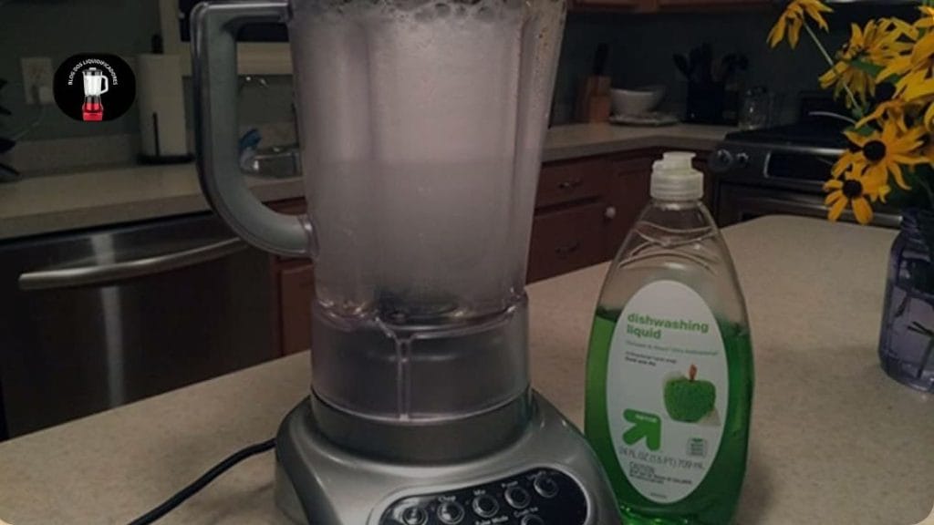 Como fazer a limpeza do liquidificador