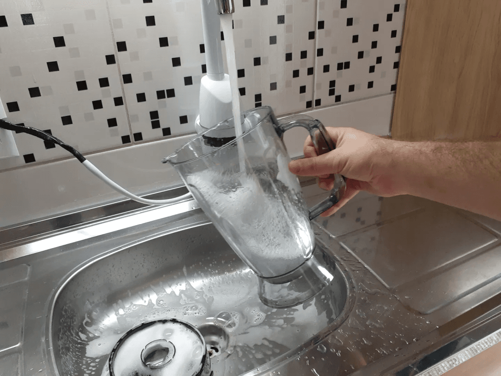 Como fazer a limpeza do liquidificador portátil